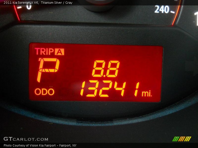 Titanium Silver / Gray 2011 Kia Sorento LX V6