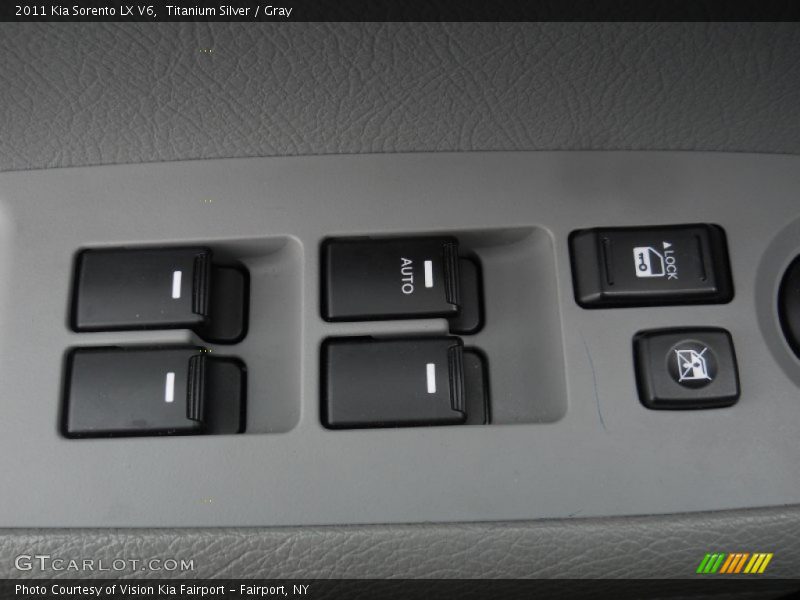 Titanium Silver / Gray 2011 Kia Sorento LX V6