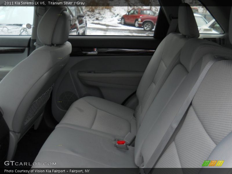 Titanium Silver / Gray 2011 Kia Sorento LX V6