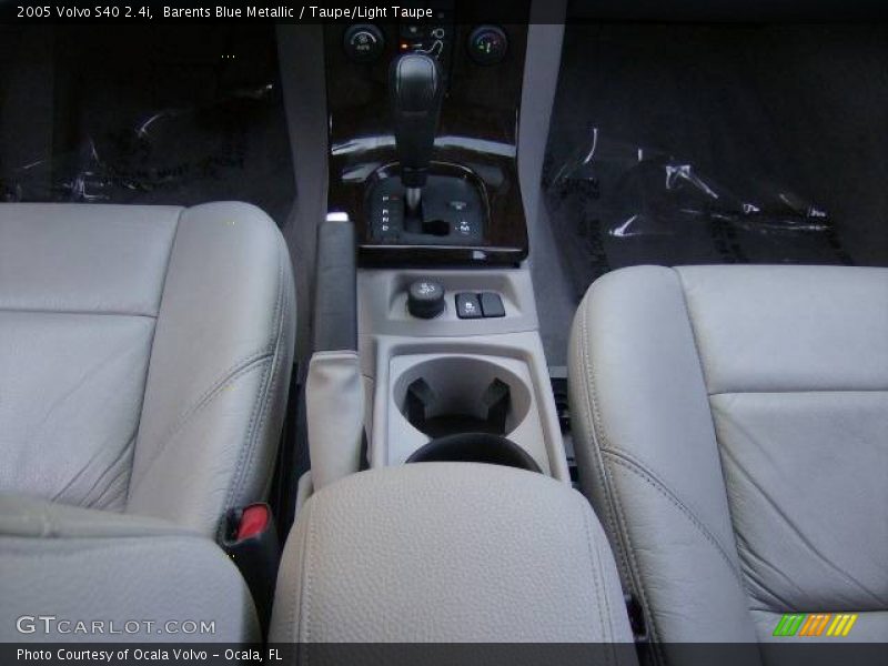 Barents Blue Metallic / Taupe/Light Taupe 2005 Volvo S40 2.4i