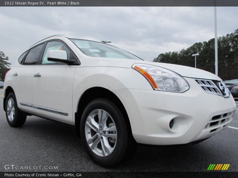 Front 3/4 View of 2012 Rogue SV