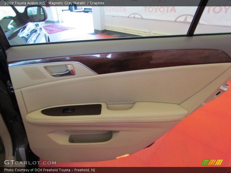 Magnetic Gray Metallic / Graphite 2009 Toyota Avalon XLS