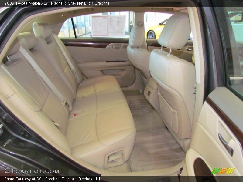 Magnetic Gray Metallic / Graphite 2009 Toyota Avalon XLS