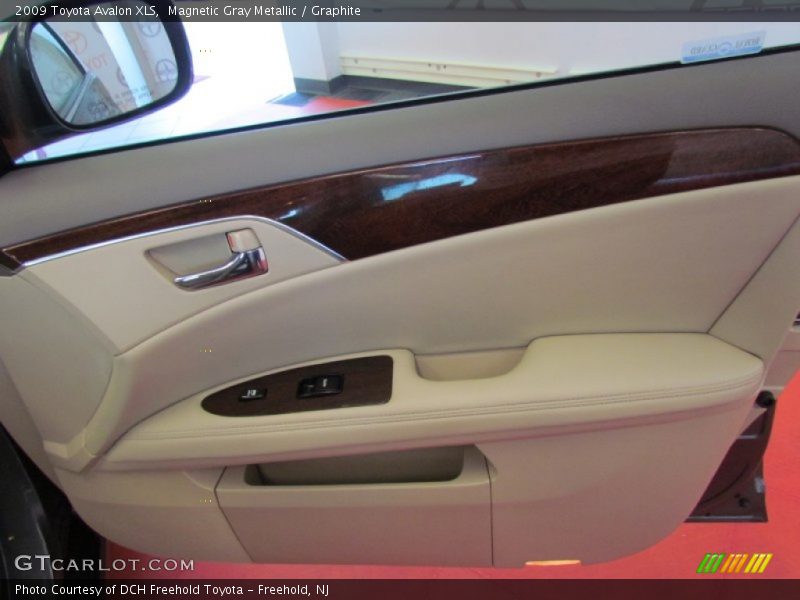 Magnetic Gray Metallic / Graphite 2009 Toyota Avalon XLS