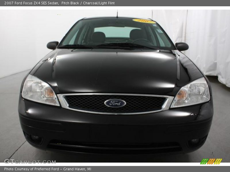 Pitch Black / Charcoal/Light Flint 2007 Ford Focus ZX4 SES Sedan