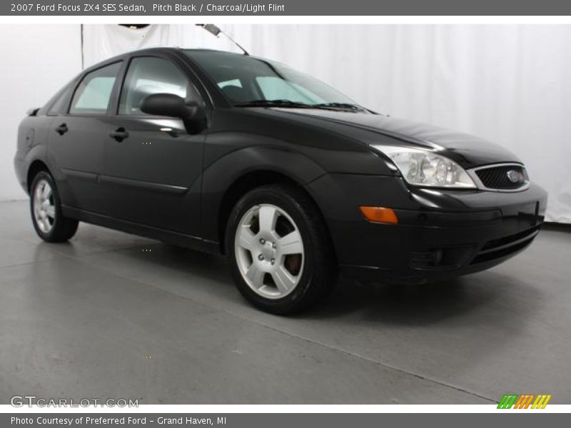 Pitch Black / Charcoal/Light Flint 2007 Ford Focus ZX4 SES Sedan