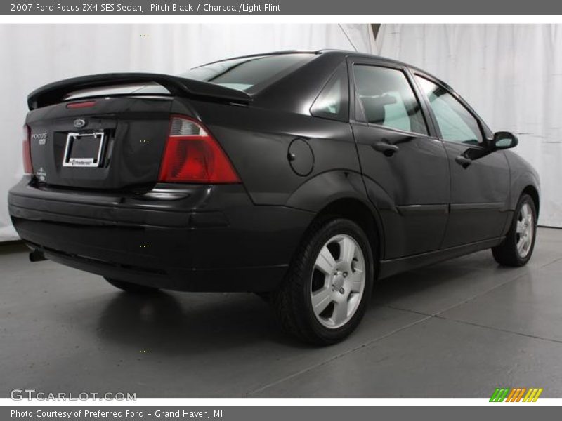 Pitch Black / Charcoal/Light Flint 2007 Ford Focus ZX4 SES Sedan