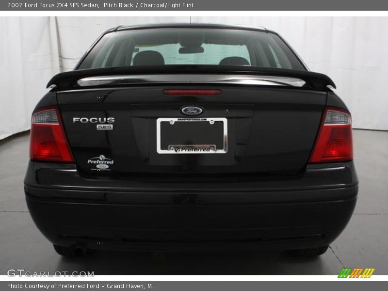 Pitch Black / Charcoal/Light Flint 2007 Ford Focus ZX4 SES Sedan