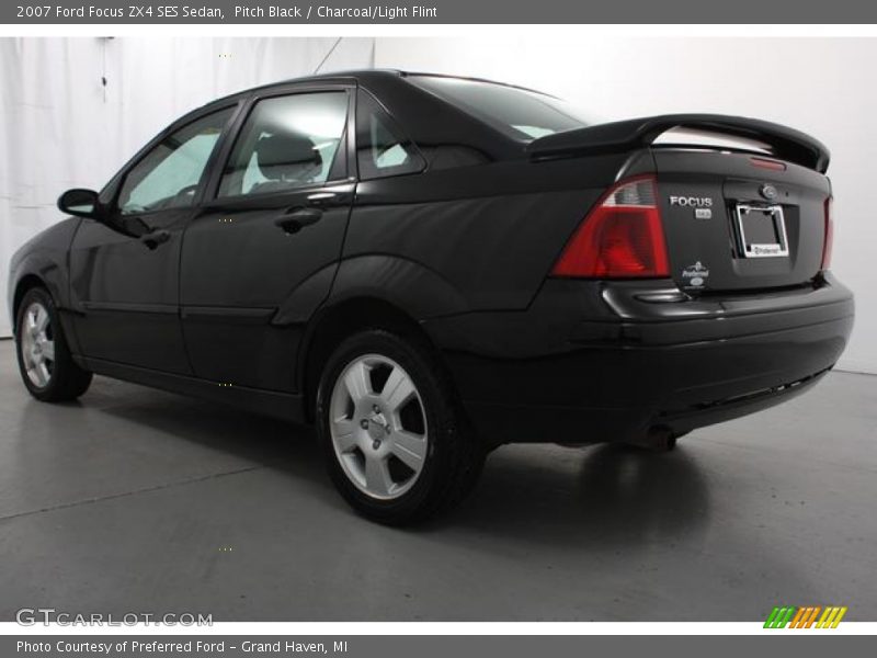 Pitch Black / Charcoal/Light Flint 2007 Ford Focus ZX4 SES Sedan