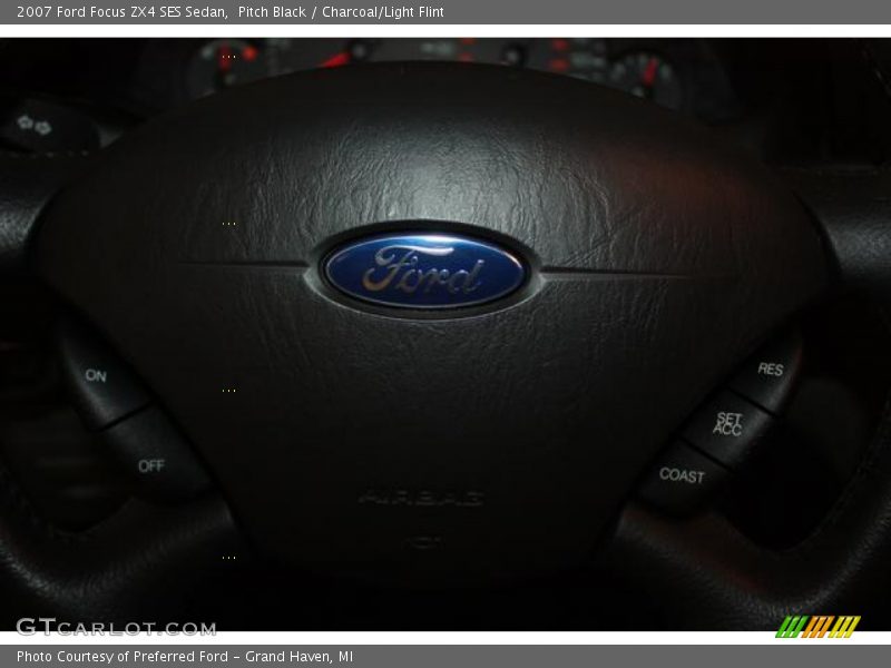 Pitch Black / Charcoal/Light Flint 2007 Ford Focus ZX4 SES Sedan