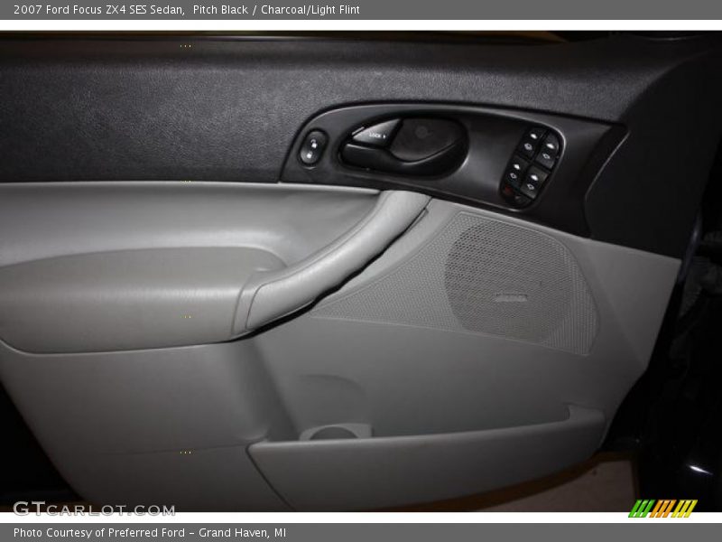 Pitch Black / Charcoal/Light Flint 2007 Ford Focus ZX4 SES Sedan