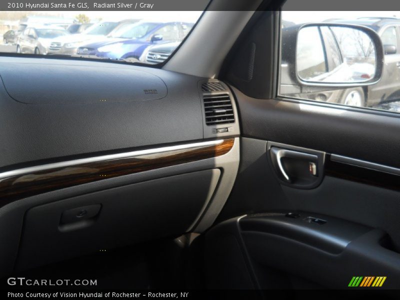 Radiant Silver / Gray 2010 Hyundai Santa Fe GLS
