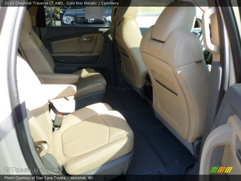 Gold Mist Metallic / Cashmere 2010 Chevrolet Traverse LT AWD
