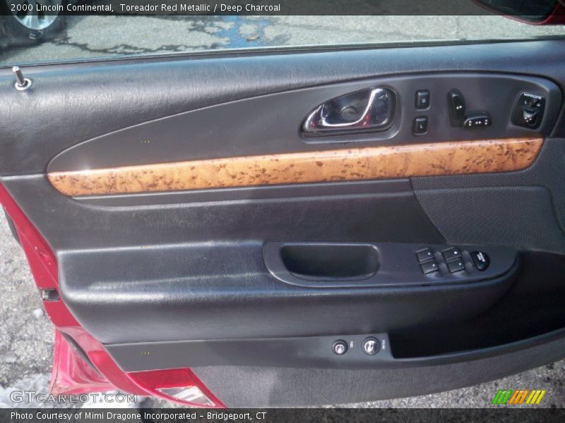 Toreador Red Metallic / Deep Charcoal 2000 Lincoln Continental