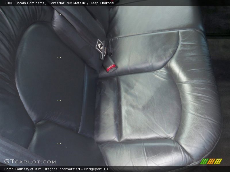 Toreador Red Metallic / Deep Charcoal 2000 Lincoln Continental