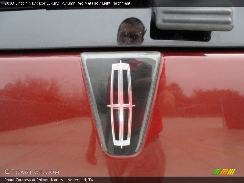 Autumn Red Metallic / Light Parchment 2003 Lincoln Navigator Luxury