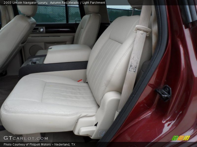 Autumn Red Metallic / Light Parchment 2003 Lincoln Navigator Luxury