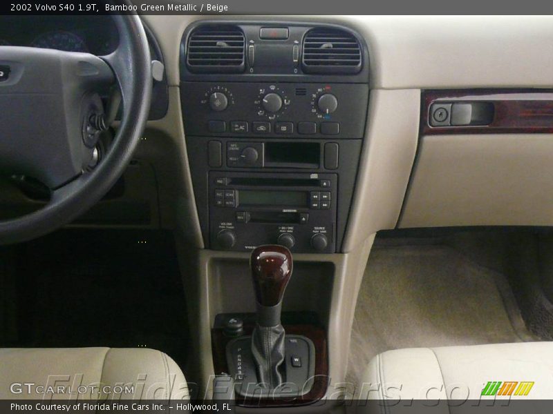 Bamboo Green Metallic / Beige 2002 Volvo S40 1.9T