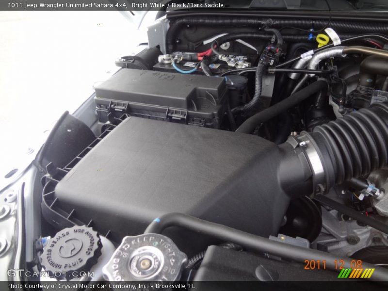 Bright White / Black/Dark Saddle 2011 Jeep Wrangler Unlimited Sahara 4x4