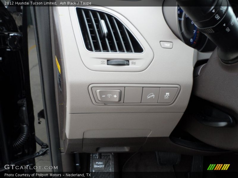 Ash Black / Taupe 2012 Hyundai Tucson Limited