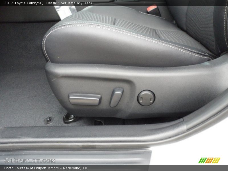 Classic Silver Metallic / Black 2012 Toyota Camry SE