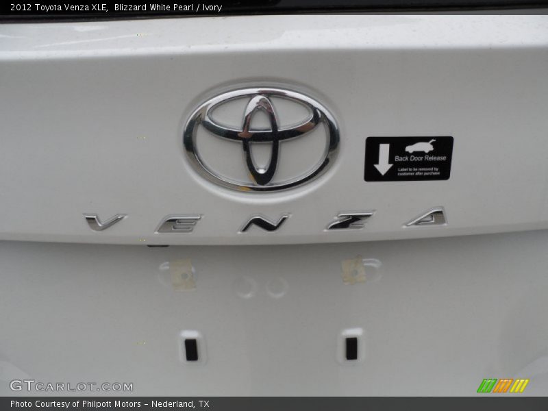 Blizzard White Pearl / Ivory 2012 Toyota Venza XLE