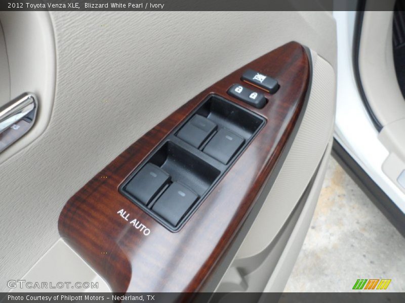 Controls of 2012 Venza XLE