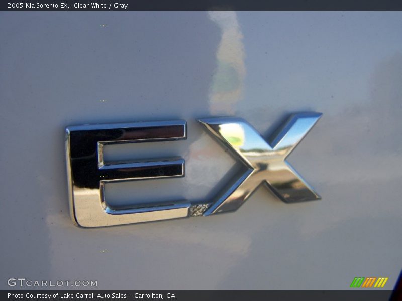 Clear White / Gray 2005 Kia Sorento EX