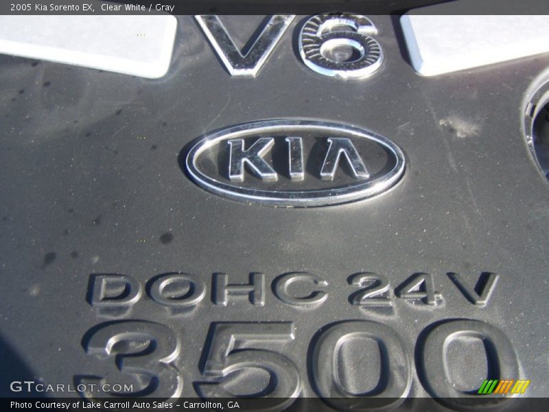 Clear White / Gray 2005 Kia Sorento EX