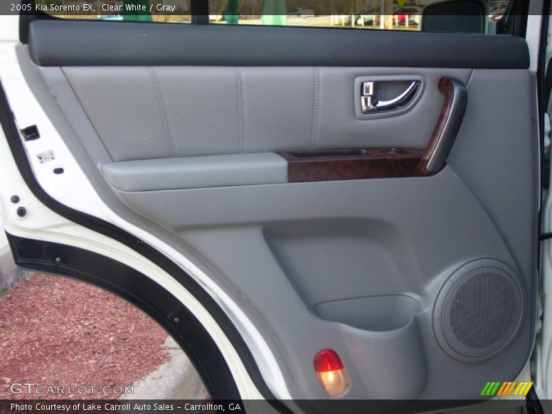 Clear White / Gray 2005 Kia Sorento EX