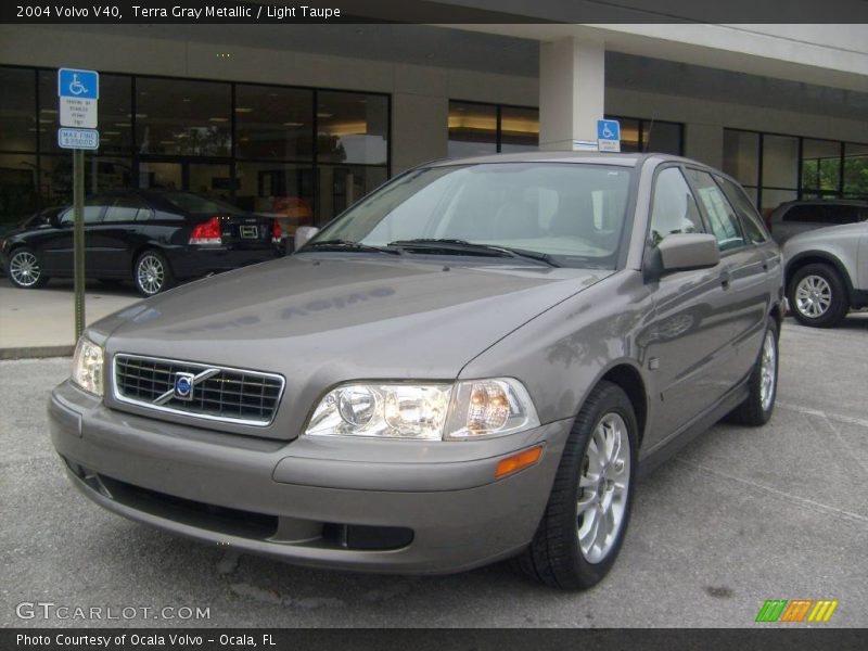 Terra Gray Metallic / Light Taupe 2004 Volvo V40