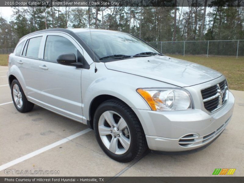 Front 3/4 View of 2010 Caliber SXT