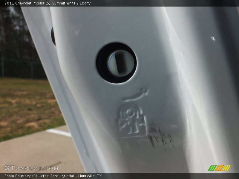 Summit White / Ebony 2011 Chevrolet Impala LS