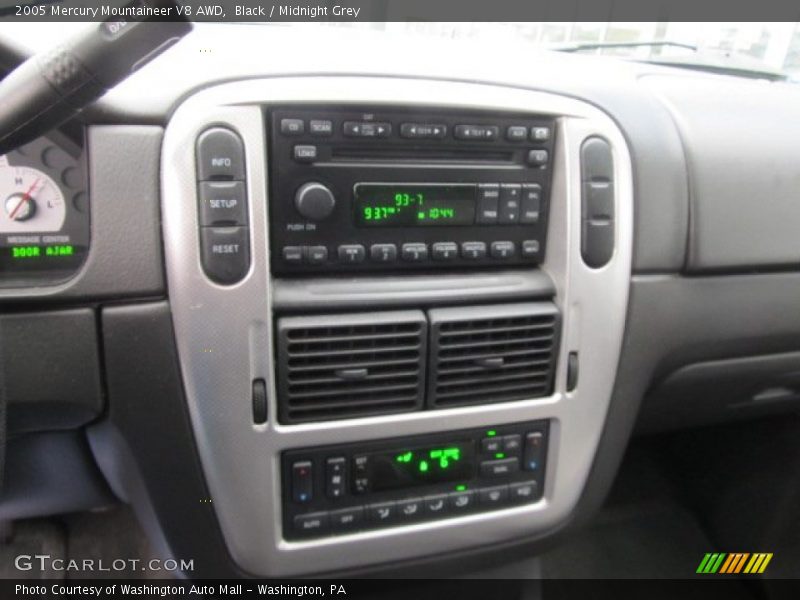 Black / Midnight Grey 2005 Mercury Mountaineer V8 AWD