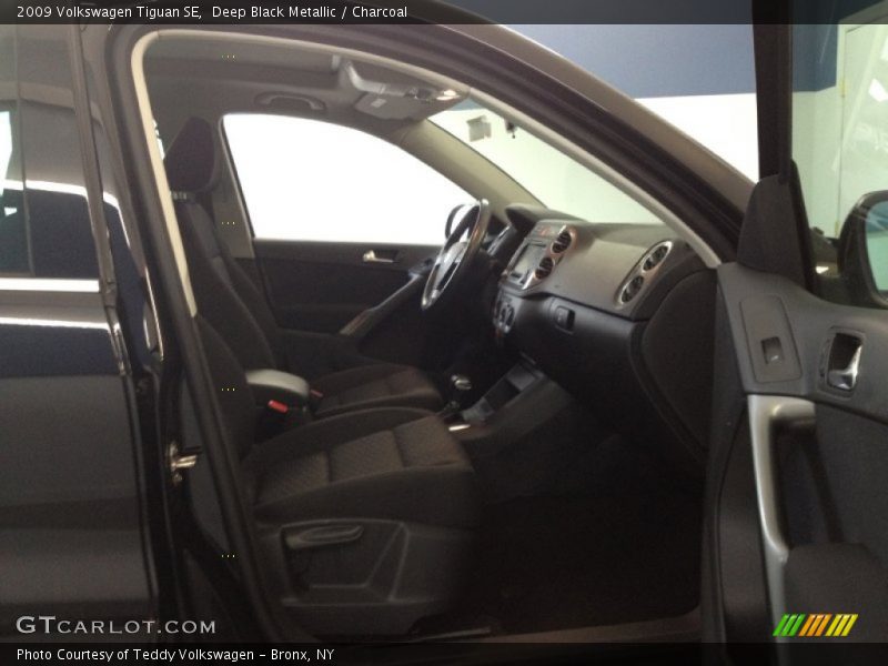 Deep Black Metallic / Charcoal 2009 Volkswagen Tiguan SE