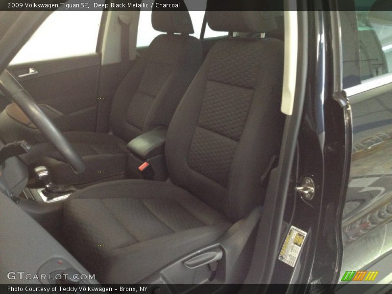 Deep Black Metallic / Charcoal 2009 Volkswagen Tiguan SE