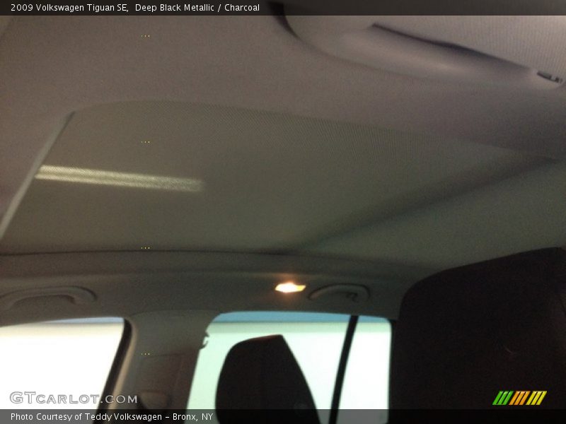 Deep Black Metallic / Charcoal 2009 Volkswagen Tiguan SE