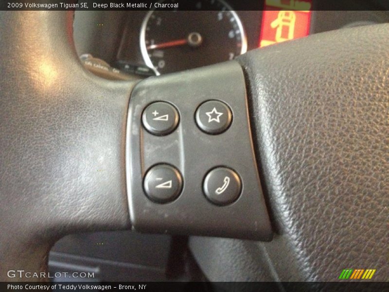 Deep Black Metallic / Charcoal 2009 Volkswagen Tiguan SE
