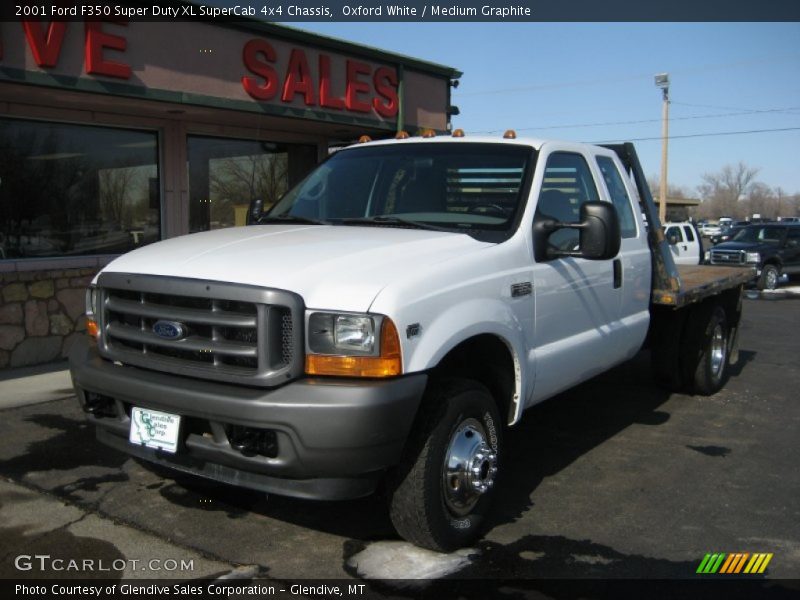 Oxford White / Medium Graphite 2001 Ford F350 Super Duty XL SuperCab 4x4 Chassis