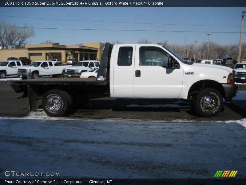 Oxford White / Medium Graphite 2001 Ford F350 Super Duty XL SuperCab 4x4 Chassis