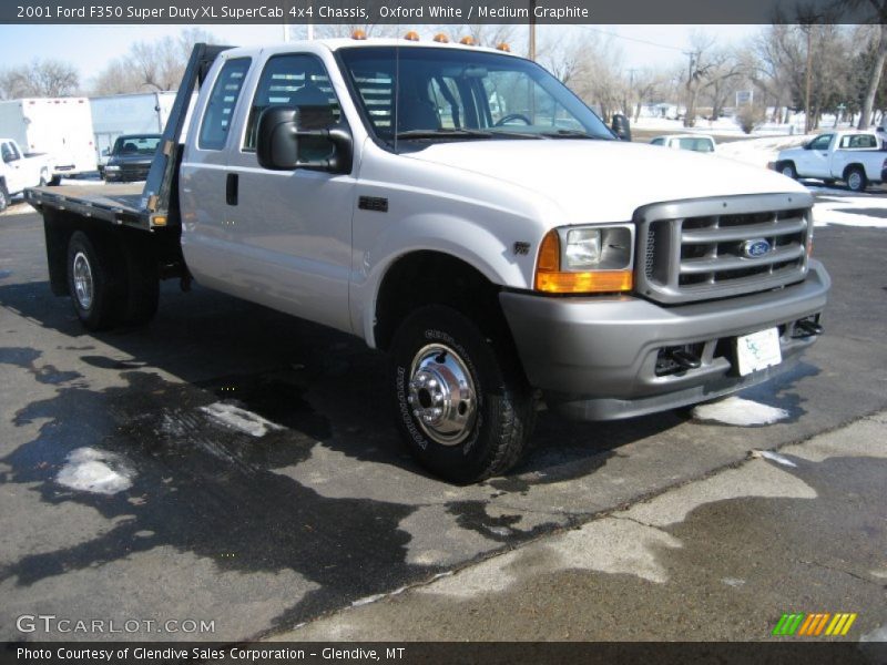 Oxford White / Medium Graphite 2001 Ford F350 Super Duty XL SuperCab 4x4 Chassis