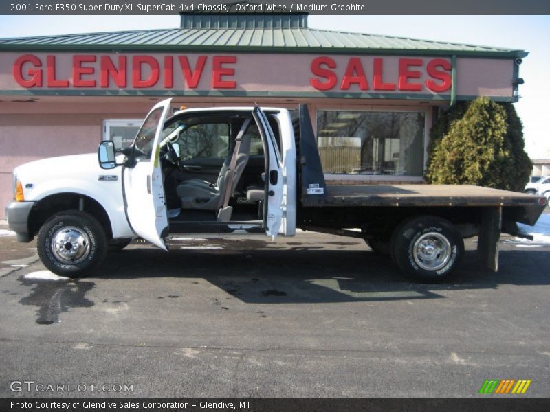 Oxford White / Medium Graphite 2001 Ford F350 Super Duty XL SuperCab 4x4 Chassis