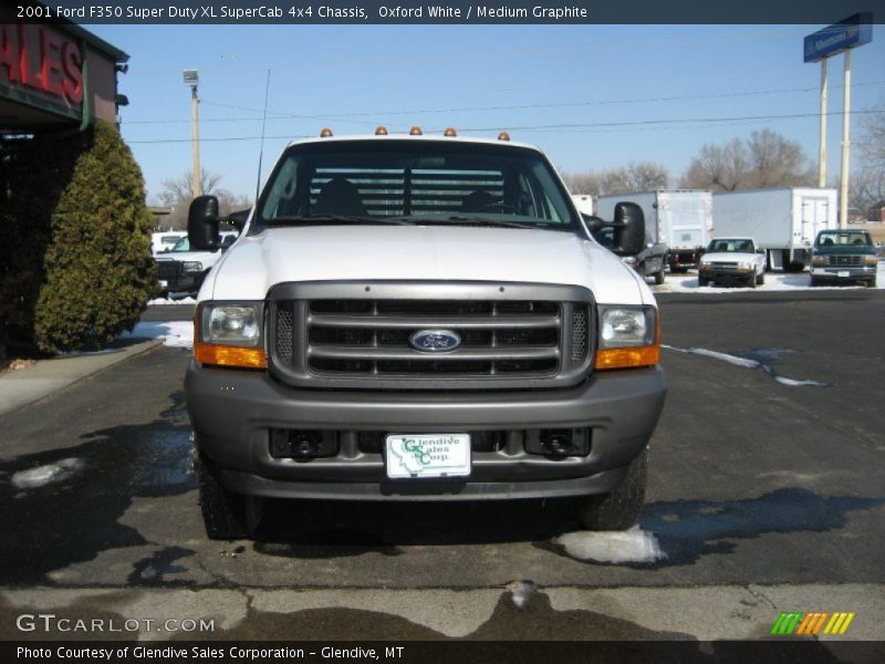 Oxford White / Medium Graphite 2001 Ford F350 Super Duty XL SuperCab 4x4 Chassis