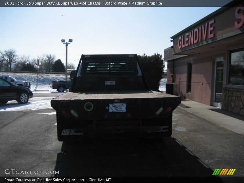 Oxford White / Medium Graphite 2001 Ford F350 Super Duty XL SuperCab 4x4 Chassis