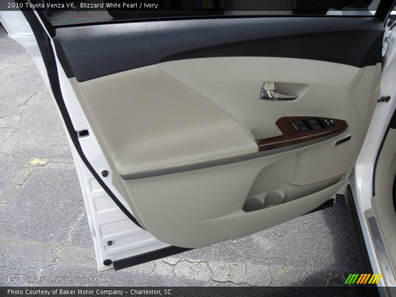 Blizzard White Pearl / Ivory 2010 Toyota Venza V6
