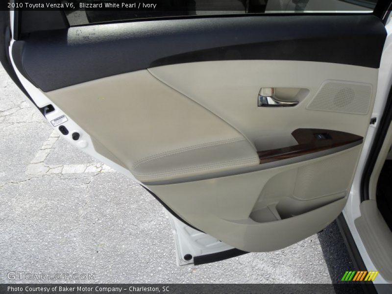 Blizzard White Pearl / Ivory 2010 Toyota Venza V6