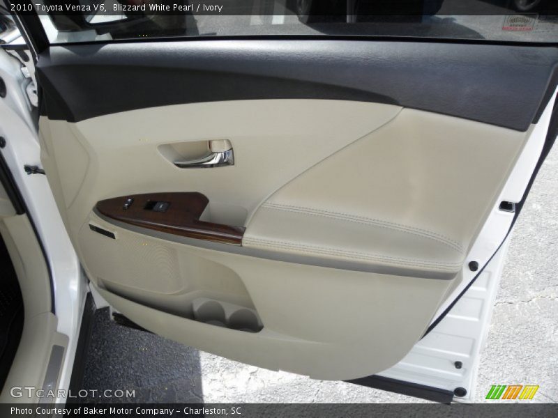 Blizzard White Pearl / Ivory 2010 Toyota Venza V6