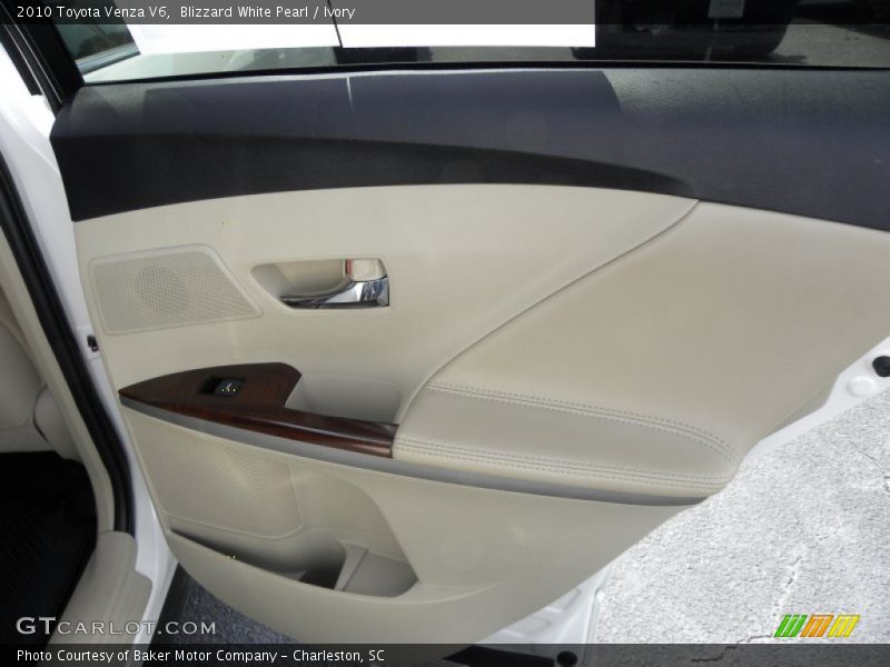 Blizzard White Pearl / Ivory 2010 Toyota Venza V6