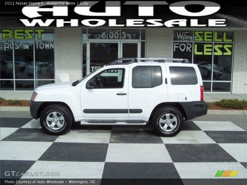 Avalanche White / Gray 2011 Nissan Xterra S