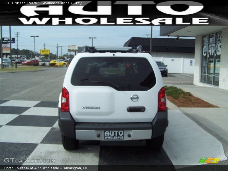 Avalanche White / Gray 2011 Nissan Xterra S